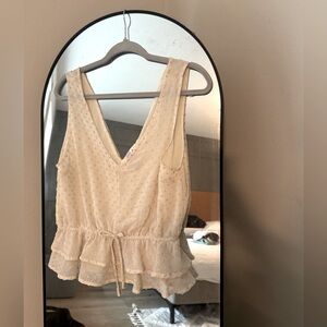 Like new Swiss dot peplum v neck tank